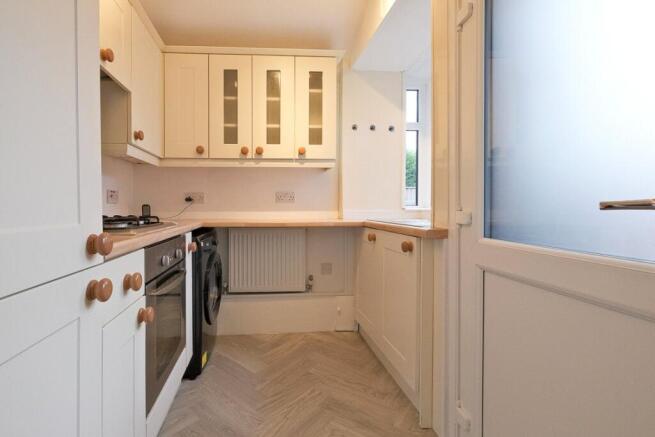 2 bed Terraced to rent Image 7