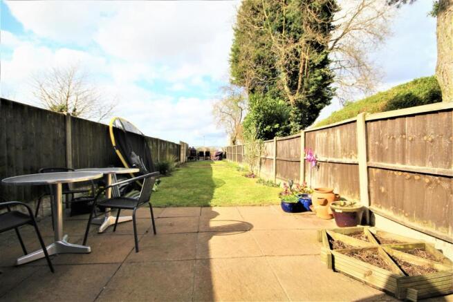 REAR GARDEN (2).JPG