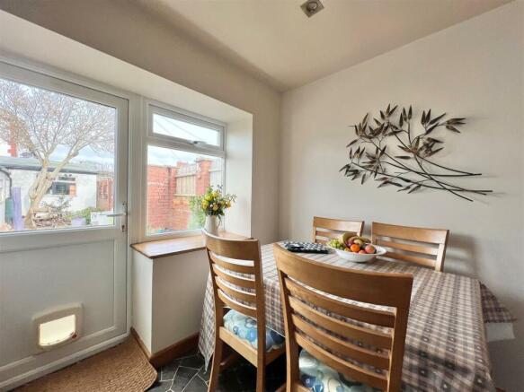 DINING AREA.jpg