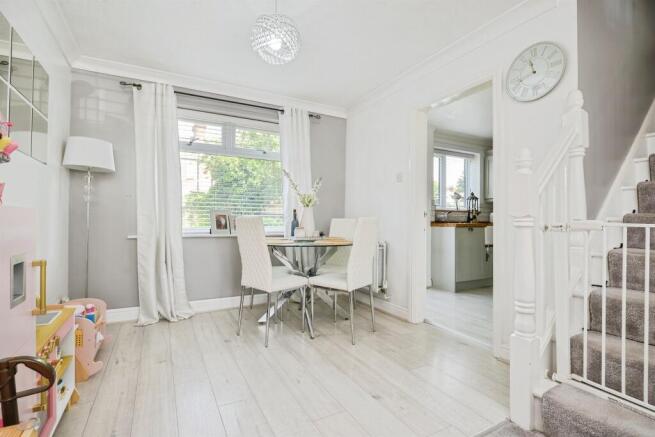 3 bed Semi-Detached for sale Image 4