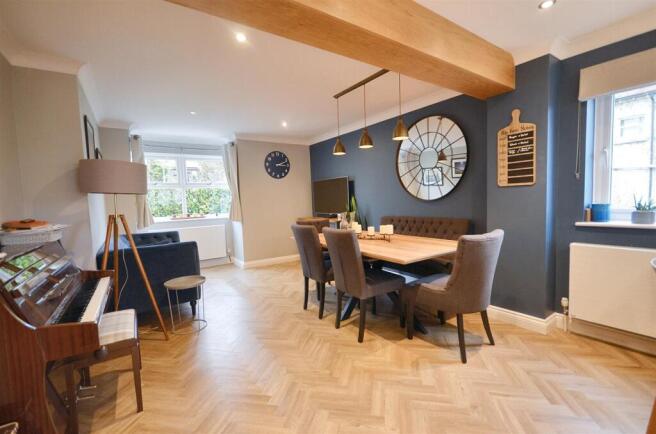 Kitchen/Dining Family Room