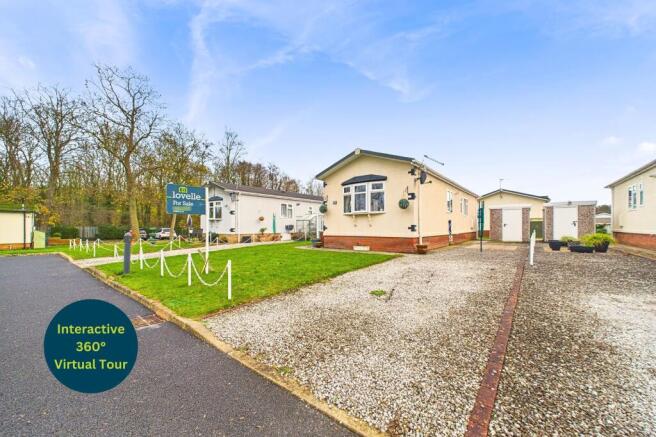 2-bed caravan on Barton Broads Park, Maltkiln Road, DN18, £85,000