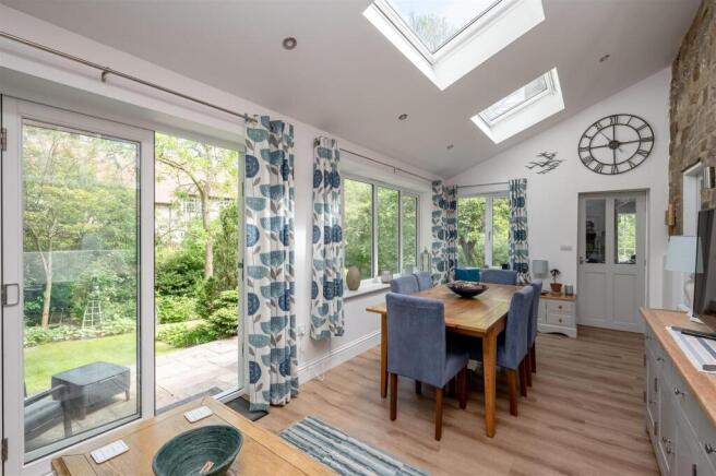 4 bed House for sale Image 8