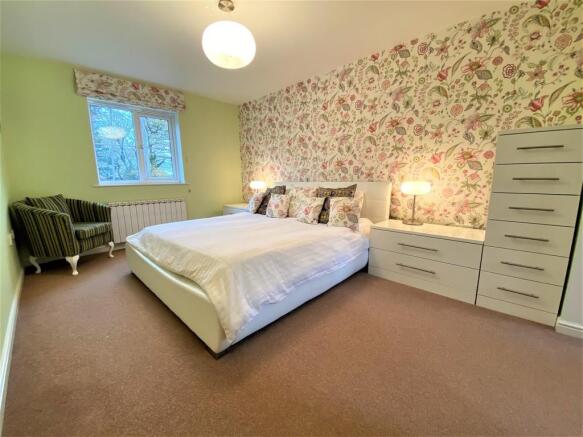 Master bedroom su...