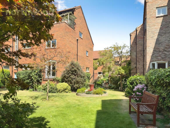 1 bed Flat to rent Image 10