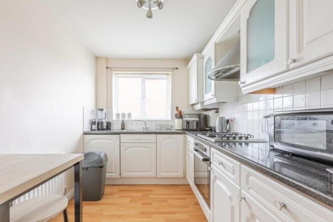 2 bed Flat for sale Image 5