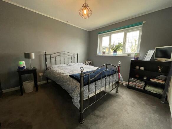49 leeming bedroom 1.jpg