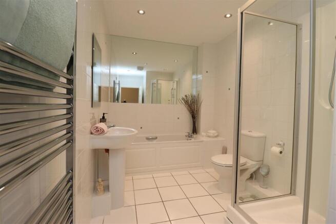 3 bed Apartment for sale Image 10