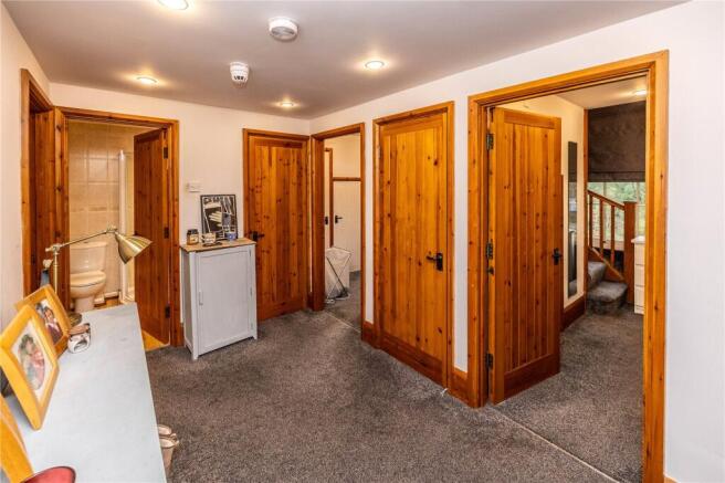 3 bed Apartment for sale Image 8