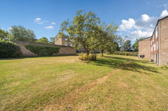 2 bed Apartment for sale Image 3