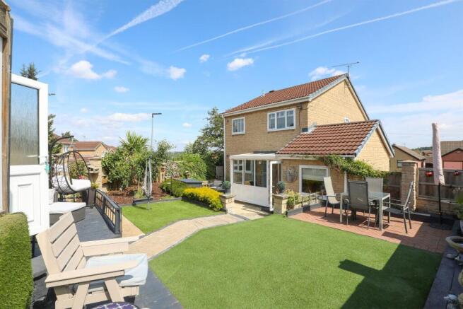 4 bed Detached for sale Image 4