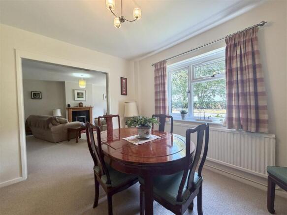 3 bed Semi-Detached for sale Image 6