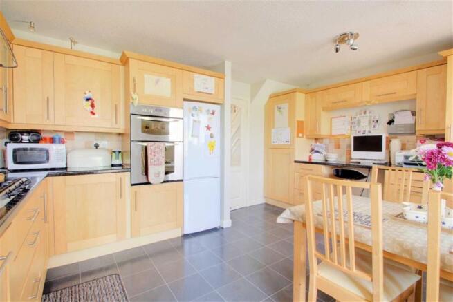RE-FITTED KITCHEN/DI