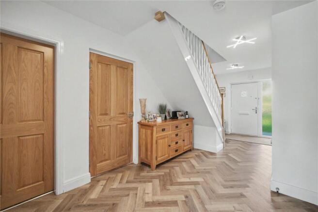 5 bed Detached for sale Image 11