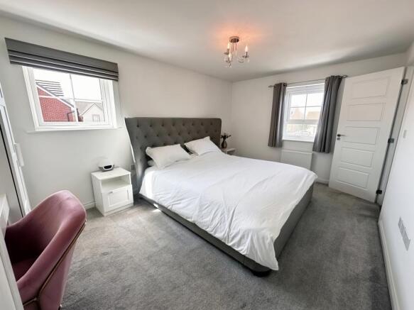 5 bed Detached for sale Image 10
