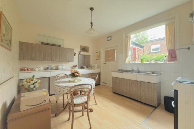 4 bed Detached for sale Image 11
