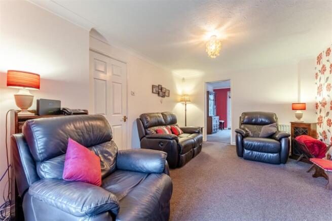 14 Moorside Yatton BS49 4RL4.jpg