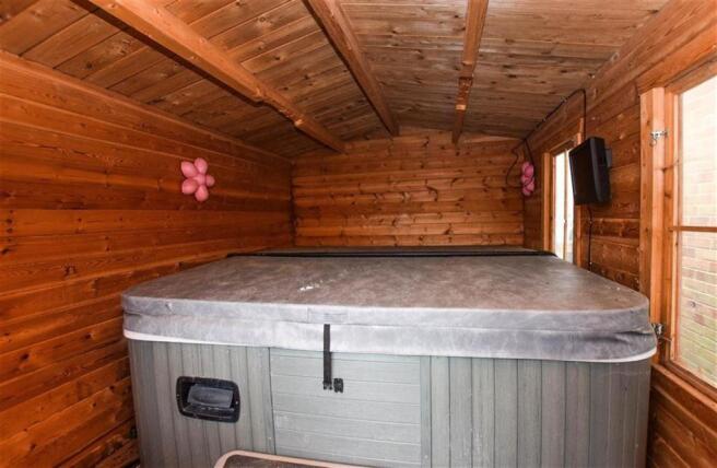 Summer house/Hot tub Room