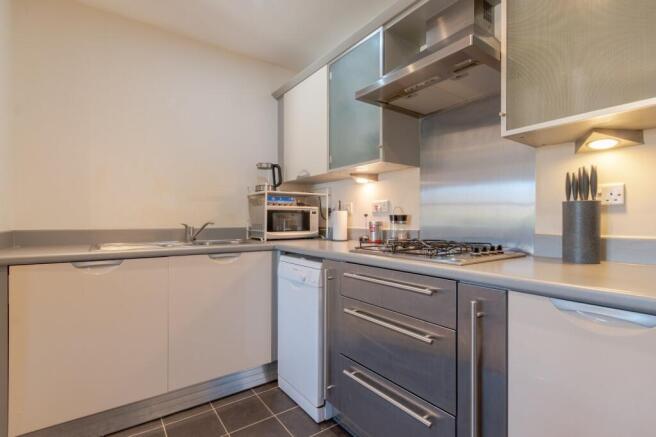 2 bed Flat for sale Image 6