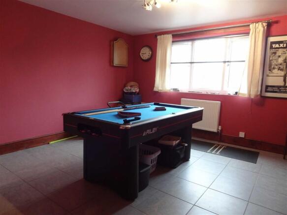 GAMES ROOM/BEDROOM 5