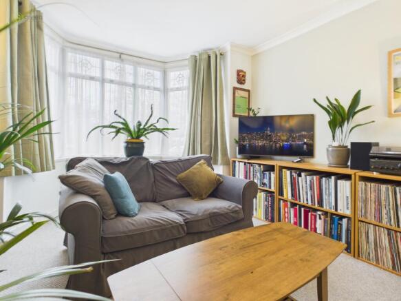 cam01332g0pr0643still002