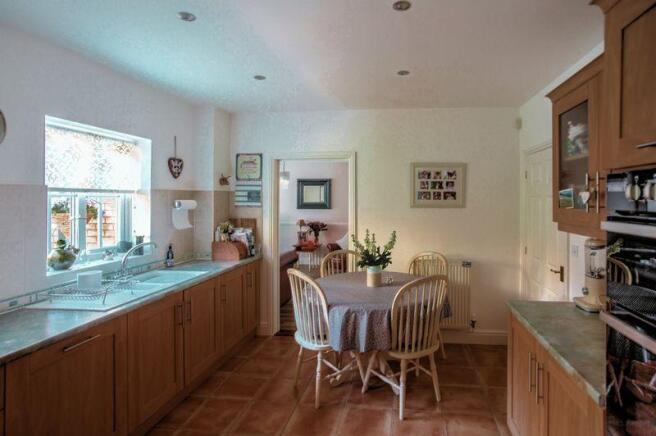 Kitchen / brea...