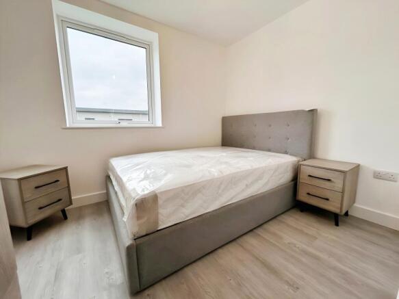 2 bed Apartment to rent Image 2