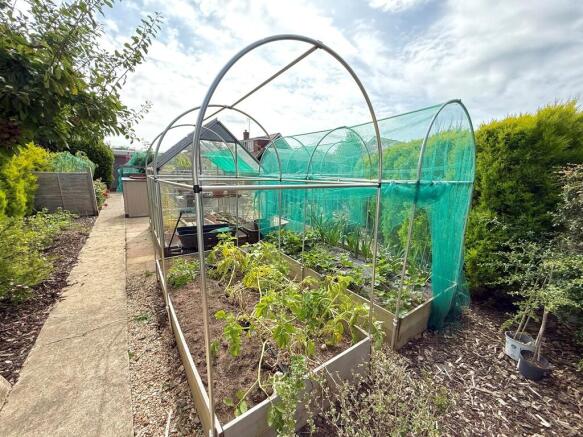 9 Hawke Close Veg...