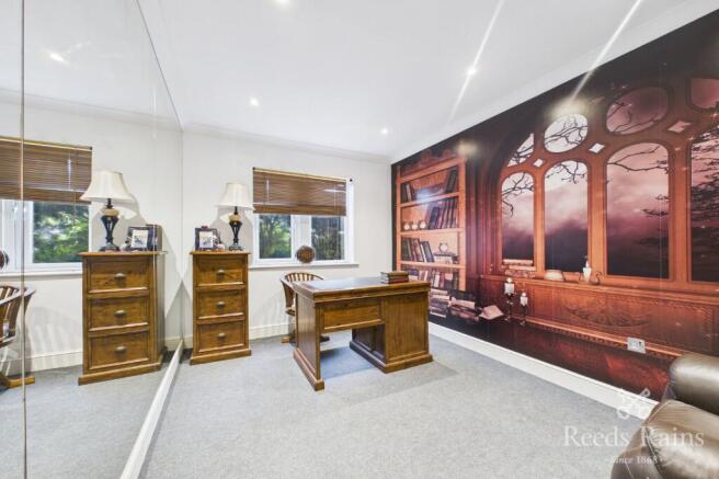 7 bed Detached for sale Image 12
