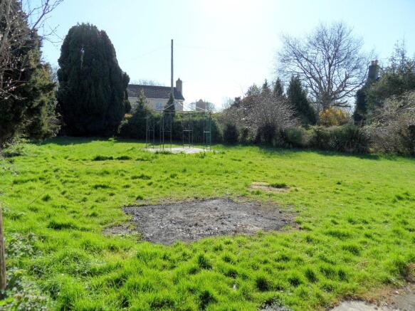 FRONT GARDEN