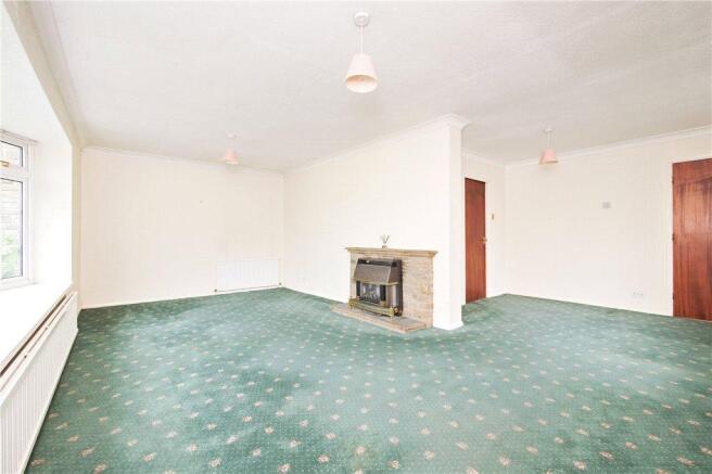Lounge & Dining Area