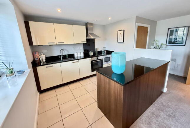 3 bed Apartment for sale Image 10