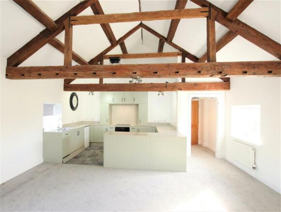 OPEN PLAN LIVING AREA/KITCHEN