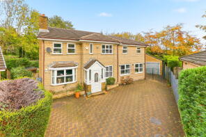 24, Broombank, Birkby, Huddersfield HD2 2DJ