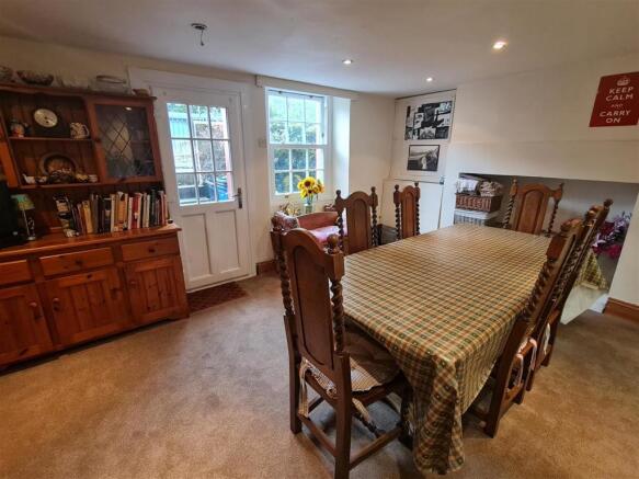 KITCHEN/ DINING ROOM