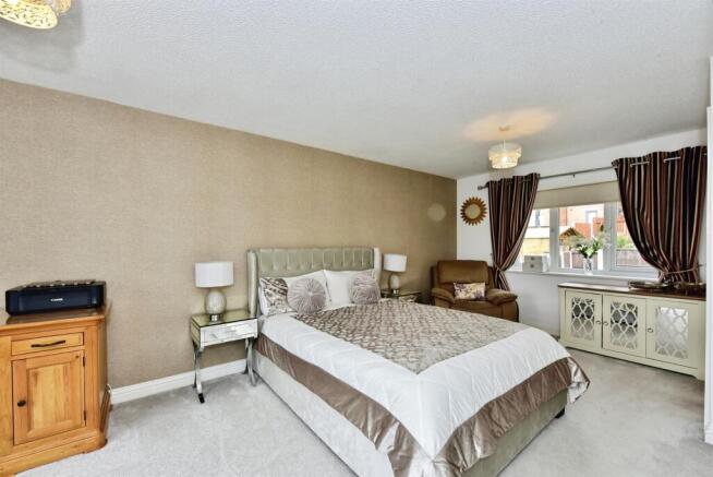 4 bed Detached for sale Image 10
