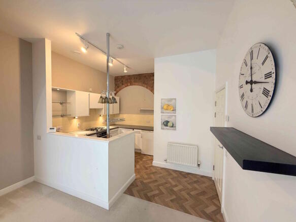 2 bed Apartment for sale Image 7