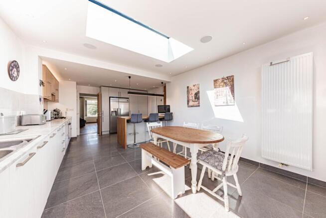 Kitchen/Dining Room (3)