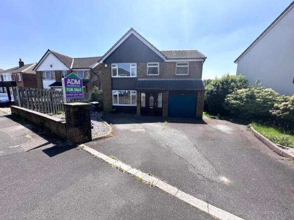 4 bed Detached for sale in huddersfield