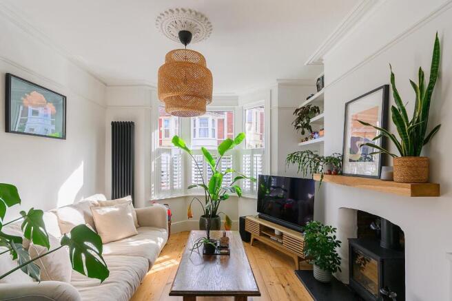 2R5RBN - Living Room E.jpg