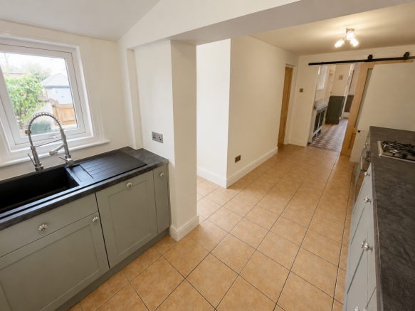 4 bed Semi-Detached for sale Image 8