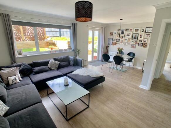 Sitting/dining room