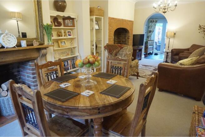 Lounge/Dining Room