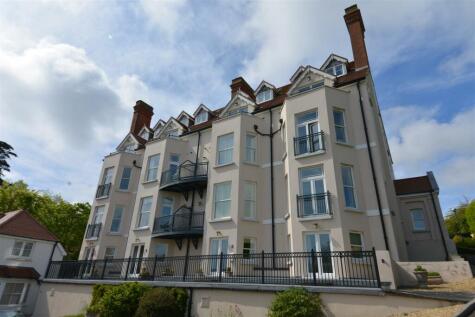 Bryn Y Mor, Tenby - Apartment with Parking & Pool/Spa/Gym Access