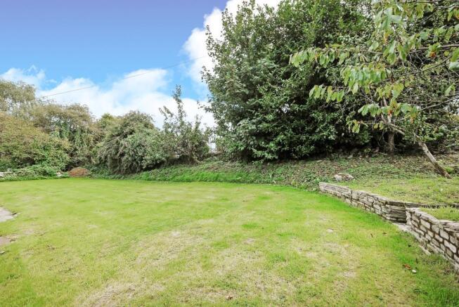 Enclosed lawned garden