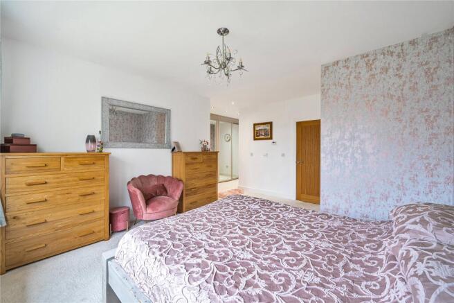 5 bed Detached for sale Image 12