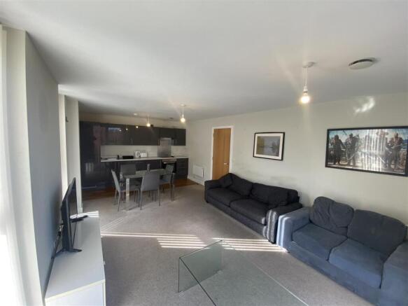 Lounge/Kitchen