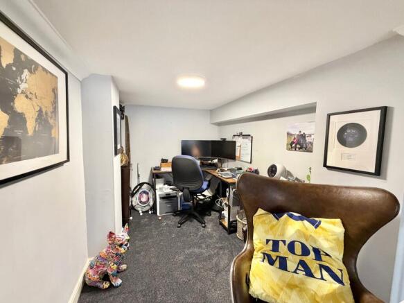 4 bed Town House for sale Image 9