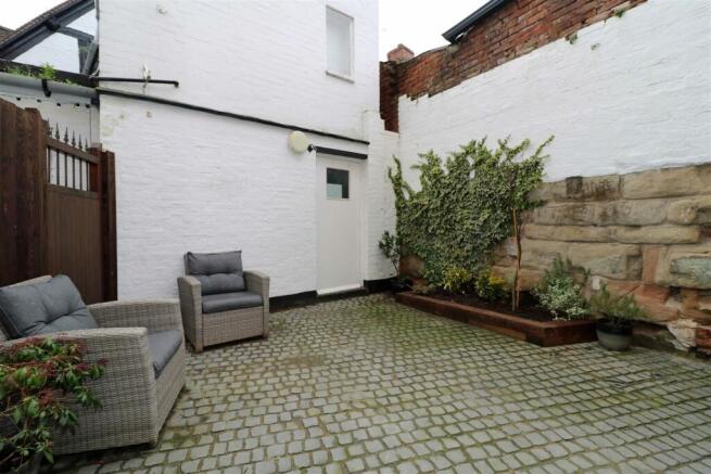 28priorycourtyard.jpg