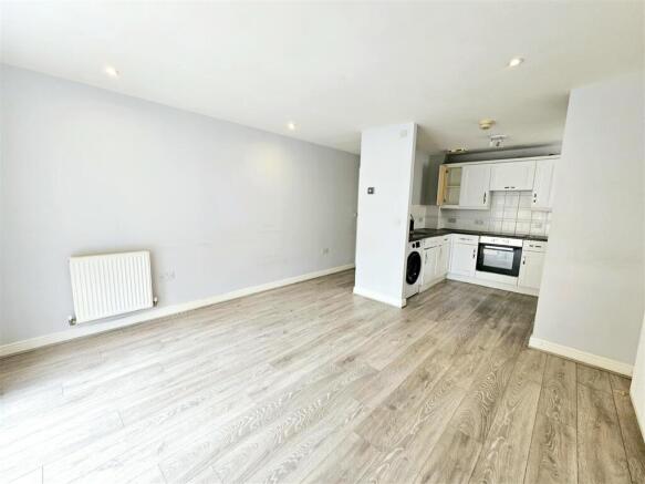 LOUNGE/KITCHEN